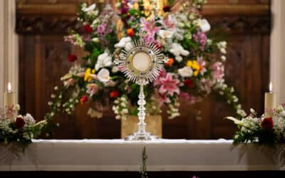 4 Tips from a Saint for a Unique Eucharistic Adoration