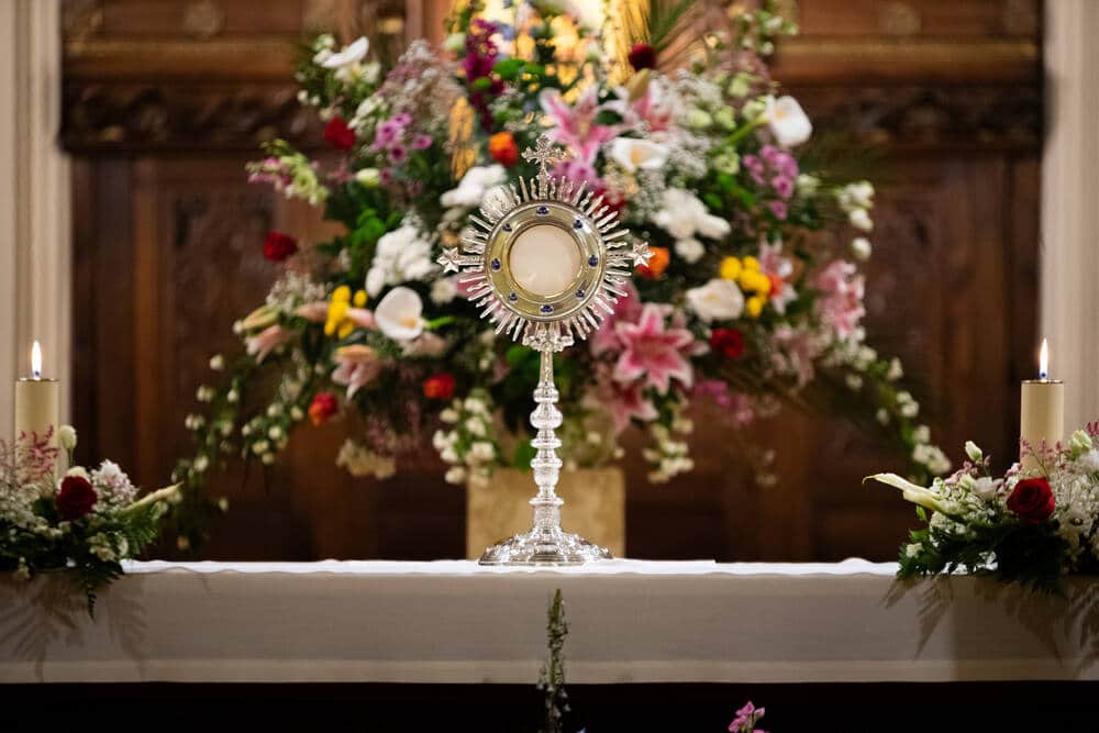 4 Tips from a Saint for a Unique Eucharistic Adoration