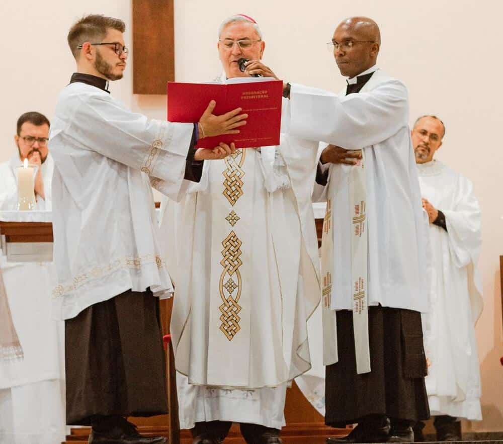 Introductory Rites-Priest at the Chair-Collect