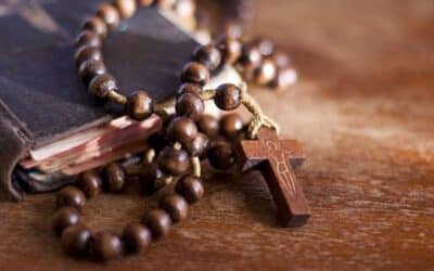 30 Quotes About the Holy Rosary